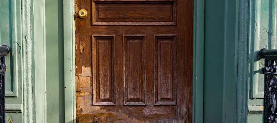 5 Signs You Need A Door Repair Service for Your Home in Brooklyn