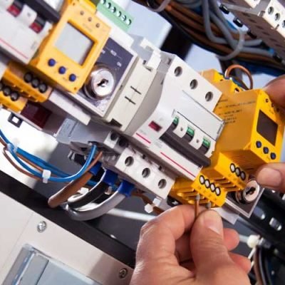 How-to-Choose-a-Commercial-Electrician-in-Eugene,-OR