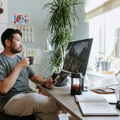 Maximizing Productivity with Style: The Best Multi-Functional Phone Stands for Your Desk