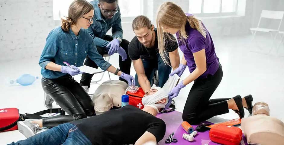 What-is-the-Difference-Between-First-Aid-and-CPR