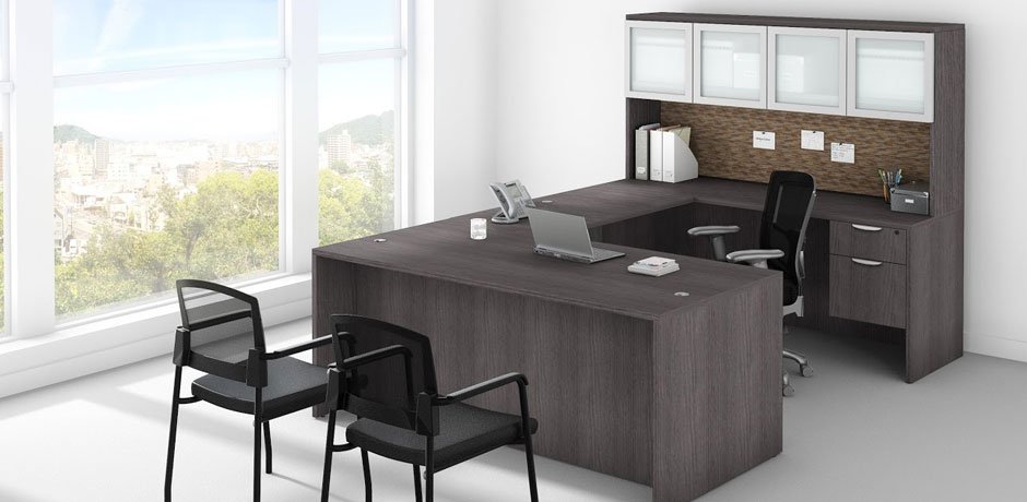 What kind of features comes with a U-shaped office desk?