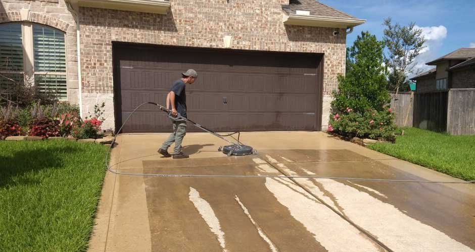 How-to-Choose-the-Best-Pressure-Washing-Service-in-Sugar-Land