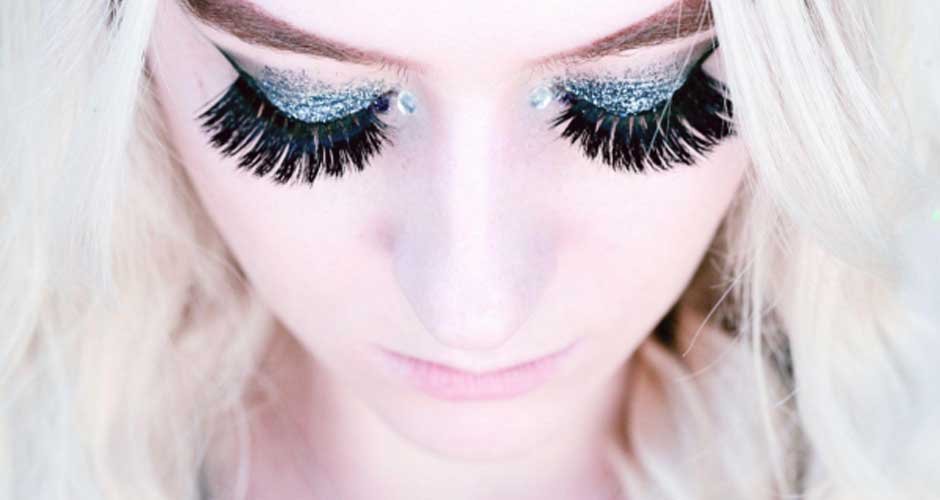 5D-Lashes-vs-Traditional-Lashes-Which-One-is-Right-for-You