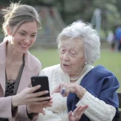 Four-Ways-to-Care-for-Aging-Parents-Who-Live-Far-Away