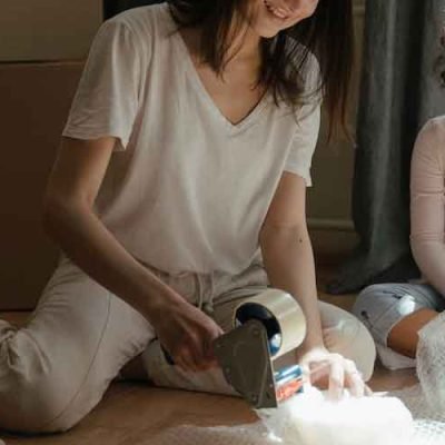 A-mother-and-daughter-packing