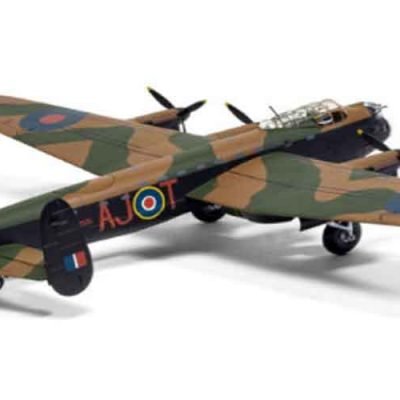 Give-Your-Collection-a-Touch-of-Epic-Battles-with-3-Historic-Military-Diecast-Models!