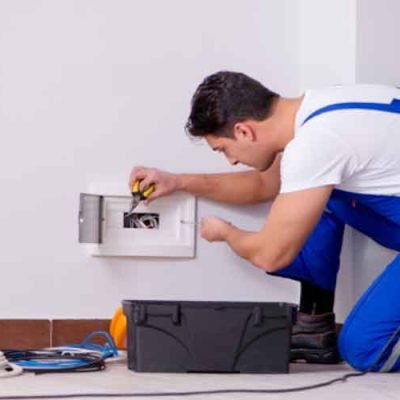 How-to-Safely-Navigate-an-Electrical-Emergency-in-Your-Home