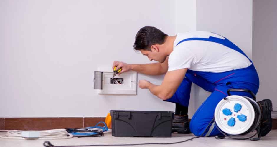 How-to-Safely-Navigate-an-Electrical-Emergency-in-Your-Home