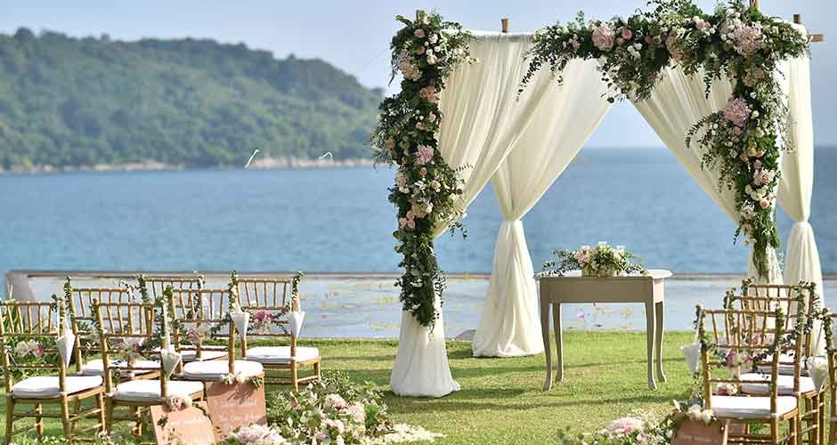 Best Flowers for an All-Day Outdoor Wedding in Canada