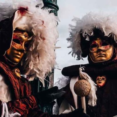 Tips For Picking The Right Masquerade Mask To Match Your Outfit