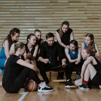 AI Coaching vs. Traditional Coaching: A Deep Dive into the Key Distinctions