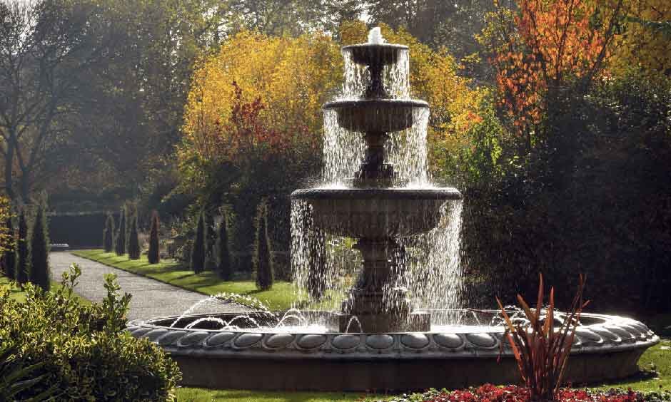 Designing-With-Flow-How-Water-Enhances-Outdoor-Living-Spaces