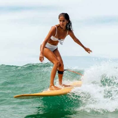 A-Complete-Beginner’s-Guide-to-Surf-Lessons
