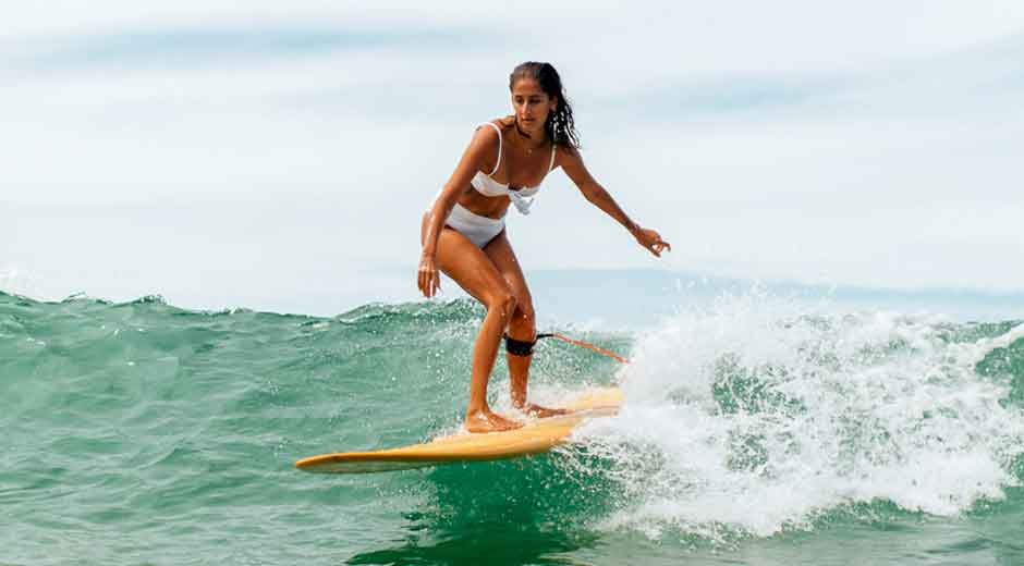 A-Complete-Beginner’s-Guide-to-Surf-Lessons