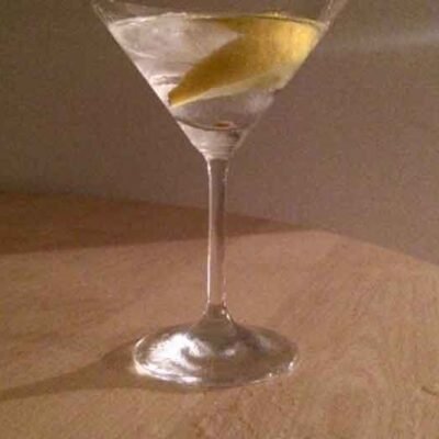 How-to-Choose-Stylish-Martini-Glasses-That-Keep-Drinks-Cold