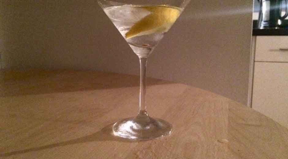 How-to-Choose-Stylish-Martini-Glasses-That-Keep-Drinks-Cold