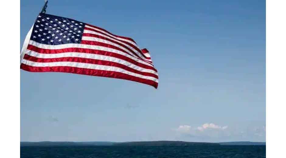 How-to-Choose-the-Right-Flagpole-Height-and-Material-for-Your-Property