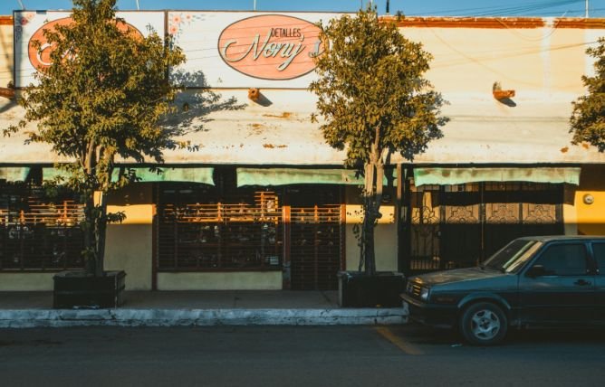 why-commercial-roofing-maintenance-is-essential-fo-1